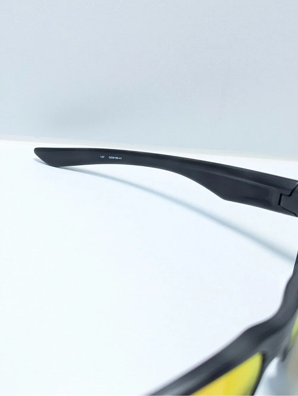 Oakley Twoface OO9189-41 Red Black Wraparound Men’s Sports Fashion Sunglasses
